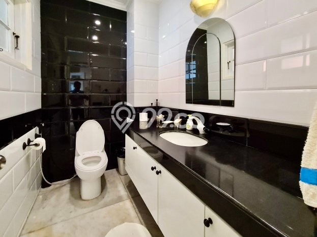 Rumah di Kuningan, Jakarta Selatan, Luas 509m² LB 650m² - JUAL CEPAT! Rumah di Kuningan, Jakarta Selatan, Luas 509m² LB 650m² - JUAL CEPAT!