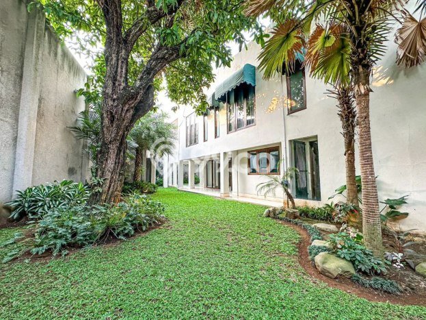 Rumah Kawasan Cipete, LT 1349m², Bangunan 700m² Rumah Kawasan Cipete, LT 1349m², Bangunan 700m²