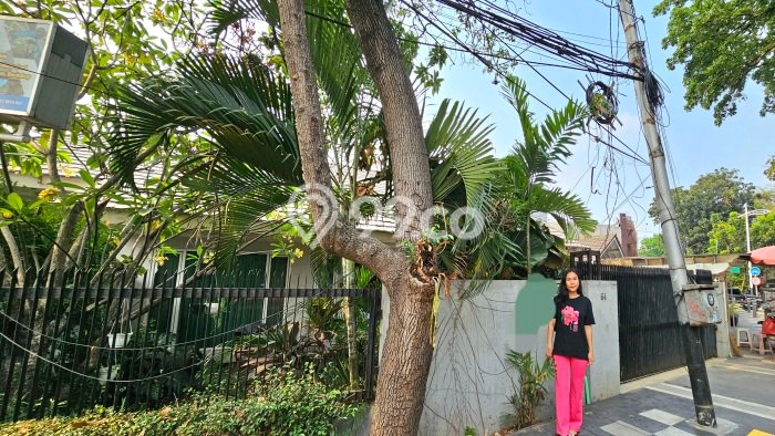 Hunian Eksklusif Dijual LT 420m2 di Kebayoran Baru, Jakarta Selatan Hunian Eksklusif Dijual LT 420m2 di Kebayoran Baru, Jakarta Selatan