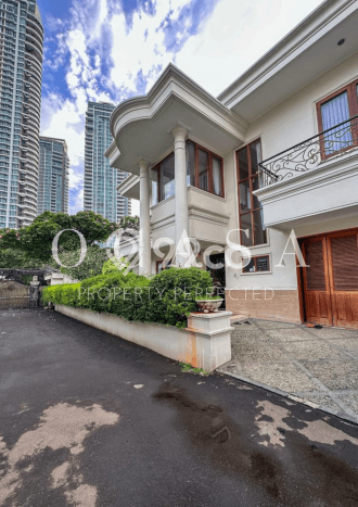 Ready to Use! Luxury House LT 531m2 Desain Elegan di Kemang Ready to Use! Luxury House LT 531m2 Desain Elegan di Kemang
