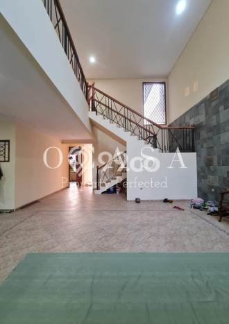 Ready to Use! Premium House LT 242m2 Desain Elegan di Pakubuwono Ready to Use! Premium House LT 242m2 Desain Elegan di Pakubuwono