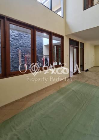 Ready to Use! Premium House LT 242m2 Desain Elegan di Pakubuwono Ready to Use! Premium House LT 242m2 Desain Elegan di Pakubuwono