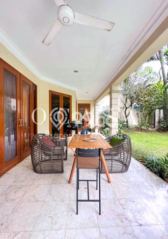 Ready to Use! Luxury House LT 1200m2 Desain Elegan di Kemang Ready to Use! Luxury House LT 1200m2 Desain Elegan di Kemang