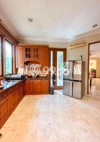 Ready to Use! Luxury House LT 1200m2 Desain Elegan di Kemang Ready to Use! Luxury House LT 1200m2 Desain Elegan di Kemang