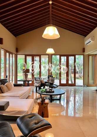 Jual Rumah Luas Elegan Dengan View Eksklusif di Cinere, Jakarta Selatan Jual Rumah Luas Elegan Dengan View Eksklusif di Cinere, Jakarta Selatan