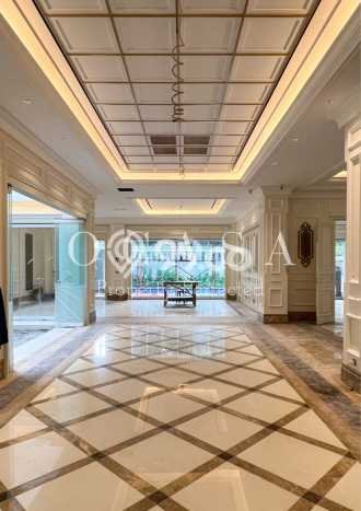 Rumah Elit Modern Tanpa Renovasi di SCBD Jakarta Selatan Rumah Elit Modern Tanpa Renovasi di SCBD Jakarta Selatan