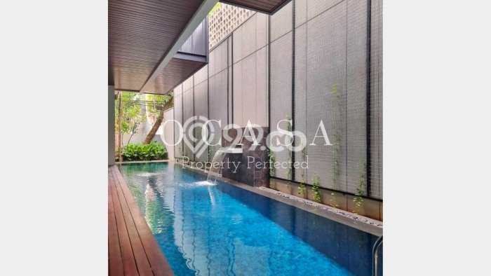 Ready to Use! Luxury House LT 435m2 Desain Modern di Kemang Ready to Use! Luxury House LT 435m2 Desain Modern di Kemang
