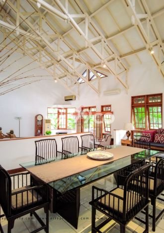 Hunian Elit LB 650m2 Siap Pakai Desain Elegan di Lebak Bulus, Jakarta Selatan Hunian Elit LB 650m2 Siap Pakai Desain Elegan di Lebak Bulus, Jakarta Selatan