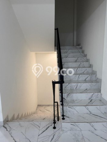 Area Ramai! Komersial Dijual di Duren Sawit untuk Bisnis Luas Bangunan 1600m2 Area Ramai! Komersial Dijual di Duren Sawit untuk Bisnis Luas Bangunan 1600m2