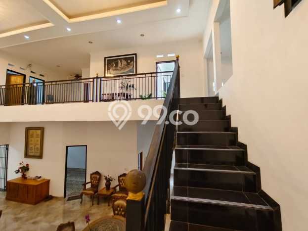 Rumah Luxury Modern Tanpa Renovasi di Cilangkap Jakarta Timur Rumah Luxury Modern Tanpa Renovasi di Cilangkap Jakarta Timur