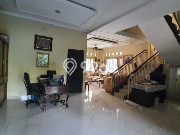 Dijual Rumah Luas Elegan Dengan View Eksklusif di Kampung Rambutan, Jakarta Timur Dijual Rumah Luas Elegan Dengan View Eksklusif di Kampung Rambutan, Jakarta Timur