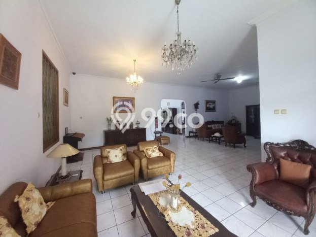Rumah Mewah Akses Mudah di Jakarta Timur Rumah Mewah Akses Mudah di Jakarta Timur
