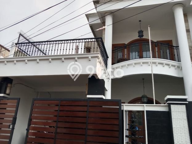 Siap Huni Rumah Mewah 4 Kamar di Duren Sawit Dekat ke Mana Pun Siap Huni Rumah Mewah 4 Kamar di Duren Sawit Dekat ke Mana Pun