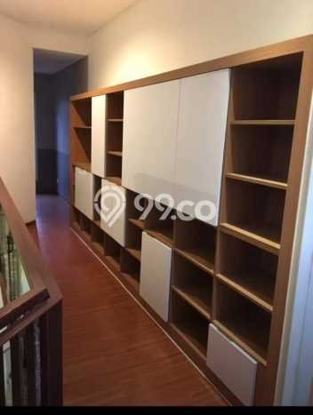 Ready to Use! Luxury House LT 230m2 Desain Elegan di Lebak Bulus Ready to Use! Luxury House LT 230m2 Desain Elegan di Lebak Bulus