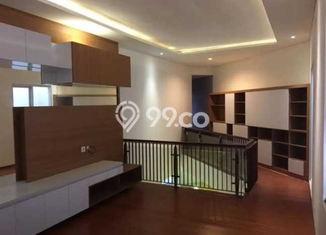 Ready to Use! Luxury House LT 230m2 Desain Elegan di Lebak Bulus Ready to Use! Luxury House LT 230m2 Desain Elegan di Lebak Bulus