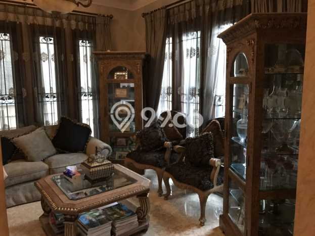 Jual Cepat Hunian Elegan Klasik di Jakarta Barat Jual Cepat Hunian Elegan Klasik di Jakarta Barat