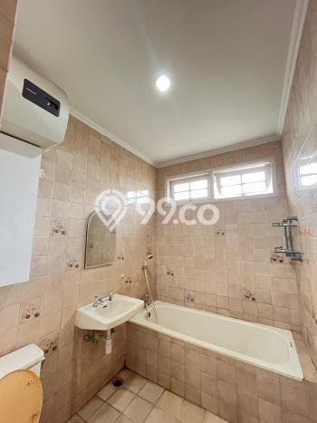 Rumah sewa siap pakai 5 Kamar Tidur di Bintaro, Tangerang Selatan Rumah sewa siap pakai 5 Kamar Tidur di Bintaro, Tangerang Selatan