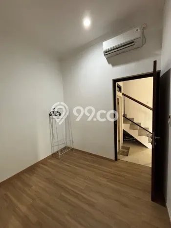 Rumah sewa siap pakai 3 KT di Cirendeu, Jakarta Selatan Rumah sewa siap pakai 3 KT di Cirendeu, Jakarta Selatan