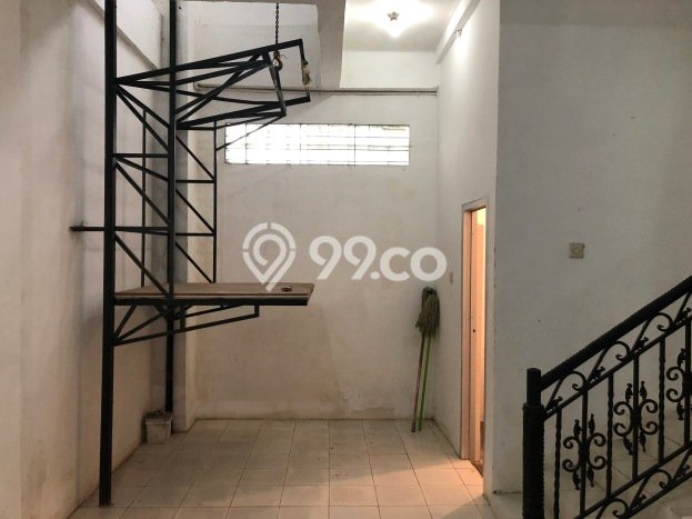 FOR RENT! Ruko di Gajah Mada Cocok untuk Bisnis 270m2 FOR RENT! Ruko di Gajah Mada Cocok untuk Bisnis 270m2