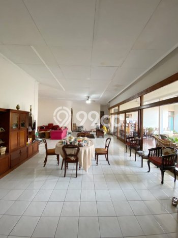 Jual Rumah Luas Megah Dengan View Eksklusif di Kemang, Jakarta Selatan Jual Rumah Luas Megah Dengan View Eksklusif di Kemang, Jakarta Selatan