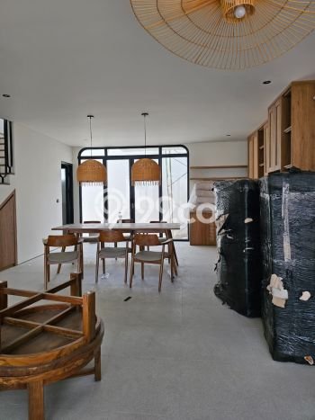 Vila Kawasan , Ukuran 170m2m², Dekat dengan transportasi umum Vila Kawasan , Ukuran 170m2m², Dekat dengan transportasi umum
