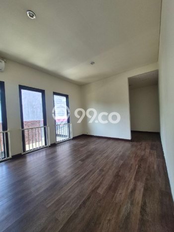 Hunian Mewah Dijual LT 240m2 di Wiyung, Surabaya Hunian Mewah Dijual LT 240m2 di Wiyung, Surabaya