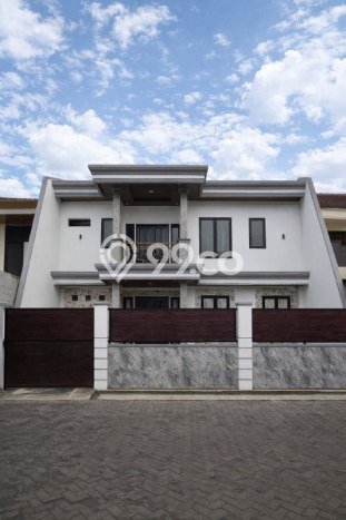 For Sale! Premium House LT 180m2 Desain Elegan di Manyar For Sale! Premium House LT 180m2 Desain Elegan di Manyar