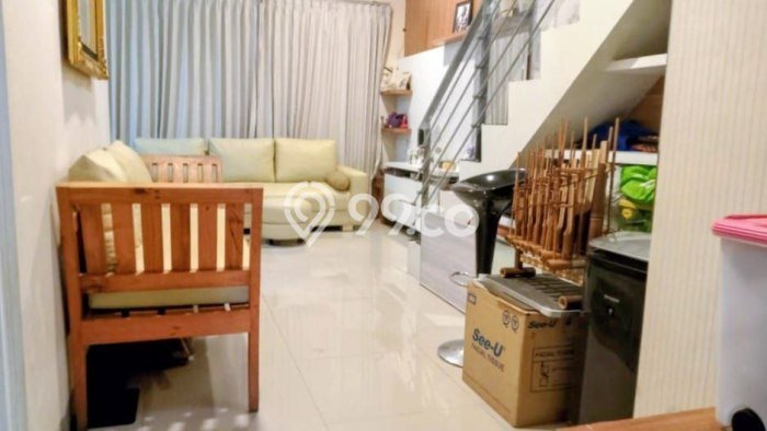 For Sale Hunian Rumah Terawat 5 KT di Manyar, Surabaya For Sale Hunian Rumah Terawat 5 KT di Manyar, Surabaya