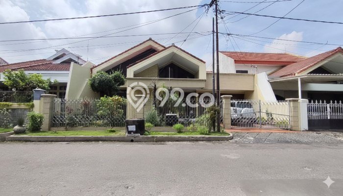 Jual Rumah Luas Megah Dengan View Eksklusif di Dharma Husada, Surabaya Jual Rumah Luas Megah Dengan View Eksklusif di Dharma Husada, Surabaya