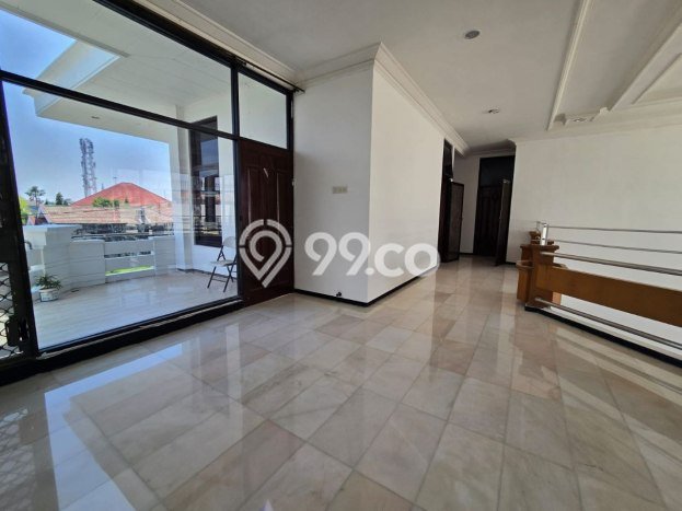 Dijual Rumah Luas Megah Dengan View Eksklusif di Dharma Husada, Surabaya Dijual Rumah Luas Megah Dengan View Eksklusif di Dharma Husada, Surabaya