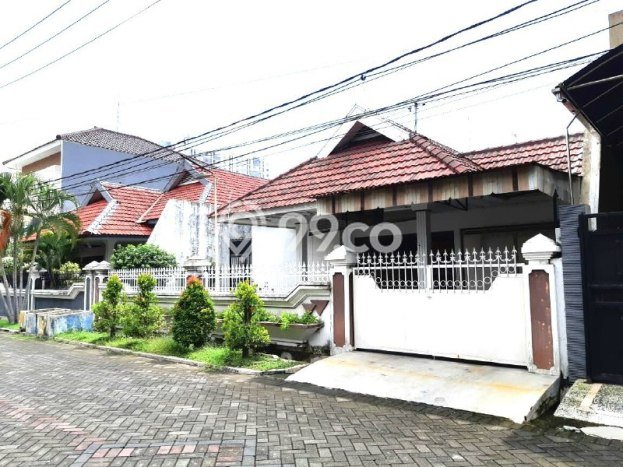 Hunian Elit LB 250m2 Siap Pakai Desain Elegan di Manyar, Surabaya Hunian Elit LB 250m2 Siap Pakai Desain Elegan di Manyar, Surabaya