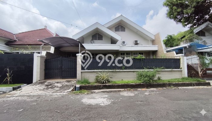 Hunian Elit LB 200m2 Siap Pakai Desain Elegan di Dharma Husada, Surabaya Hunian Elit LB 200m2 Siap Pakai Desain Elegan di Dharma Husada, Surabaya