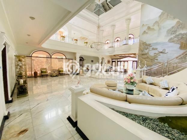 Rumah Eksklusif Dijual LT 680m2 di Dharma Husada, Surabaya Rumah Eksklusif Dijual LT 680m2 di Dharma Husada, Surabaya