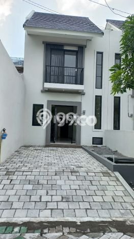 Rumah Strategis Modern Lb 115m2 di Rungkut, Surabaya Rumah Strategis Modern Lb 115m2 di Rungkut, Surabaya