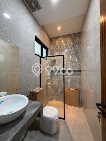 Rumah Luxury Modern Tanpa Renovasi di BSD Griya Loka Tangerang Rumah Luxury Modern Tanpa Renovasi di BSD Griya Loka Tangerang