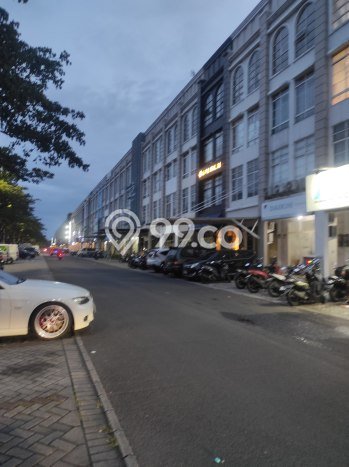 Ruko Dijual di Prime Area Jakarta Barat Luas 237m2 Ruko Dijual di Prime Area Jakarta Barat Luas 237m2
