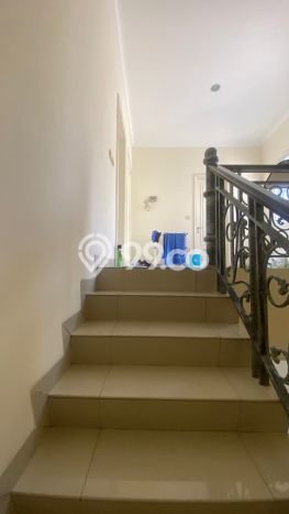 Disewakan! Rumah 3 Kamar Tidur &
3 Kamar Mandi di Green Lake City, Jakarta Barat Disewakan! Rumah 3 Kamar Tidur &
3 Kamar Mandi di Green Lake City, Jakarta Barat