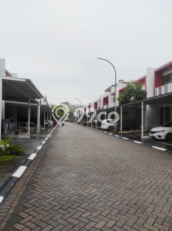 Rumah Luas Asri 3 KT Siap Pakai di Green Lake City Jakarta Barat Rumah Luas Asri 3 KT Siap Pakai di Green Lake City Jakarta Barat