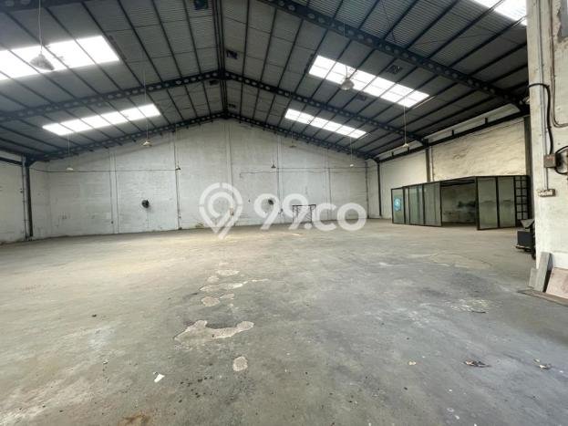 LOKASI STRATEGIS! Gudang di Jatake, Luas 720m², Kawasan Komersial LOKASI STRATEGIS! Gudang di Jatake, Luas 720m², Kawasan Komersial