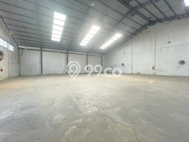 LOKASI STRATEGIS! Gudang di Jatake, Luas 720m², Kawasan Komersial LOKASI STRATEGIS! Gudang di Jatake, Luas 720m², Kawasan Komersial