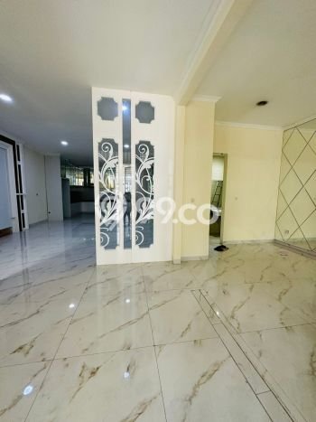 DIJUAL CEPAT! Rumah Siap Huni Area Strategis Green Lake City, Luas 144m² Bangunan 147m² DIJUAL CEPAT! Rumah Siap Huni Area Strategis Green Lake City, Luas 144m² Bangunan 147m²