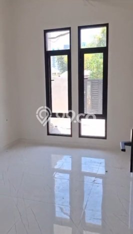 Hunian Cantik Modern Lb 145m2 di Tenggilis Mejoyo, Surabaya Hunian Cantik Modern Lb 145m2 di Tenggilis Mejoyo, Surabaya