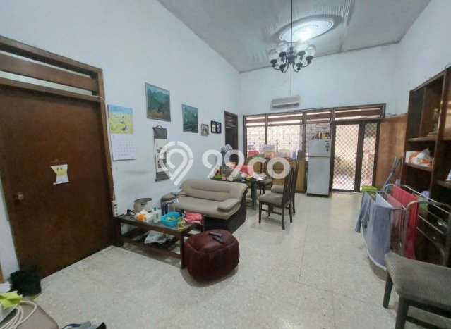 Siap Huni Rumah Mewah 7 Kamar di Sawahan Dekat ke Mana Pun Siap Huni Rumah Mewah 7 Kamar di Sawahan Dekat ke Mana Pun