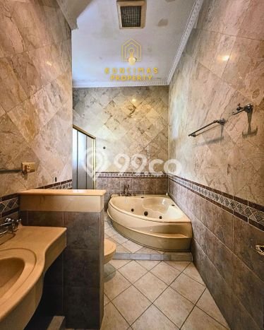 For Sale! Luxury House LT 334m2 Desain Elegan di Senopati For Sale! Luxury House LT 334m2 Desain Elegan di Senopati