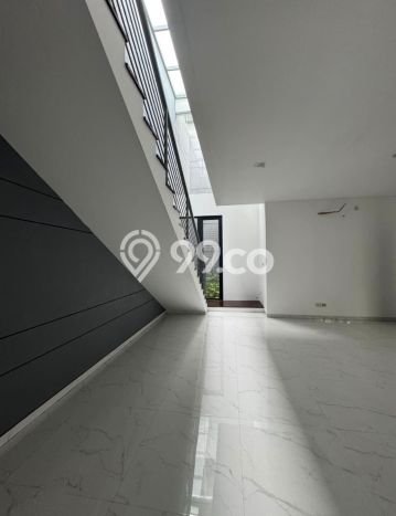 Rumah Luxury Modern Siap Huni di Pakuwon Indah Surabaya Rumah Luxury Modern Siap Huni di Pakuwon Indah Surabaya