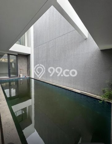 Rumah Luxury Modern Siap Huni di Pakuwon Indah Surabaya Rumah Luxury Modern Siap Huni di Pakuwon Indah Surabaya
