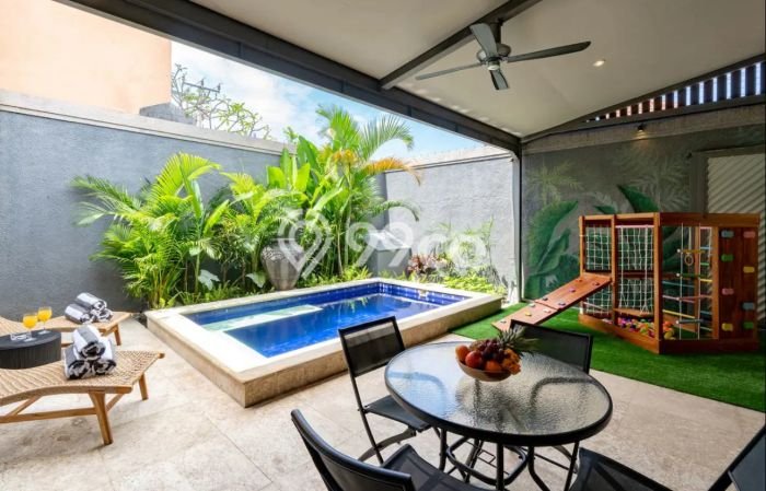 Rumah Mewah LB 180m2 Siap Huni Desain Elegan di Kerobokan, Badung Rumah Mewah LB 180m2 Siap Huni Desain Elegan di Kerobokan, Badung