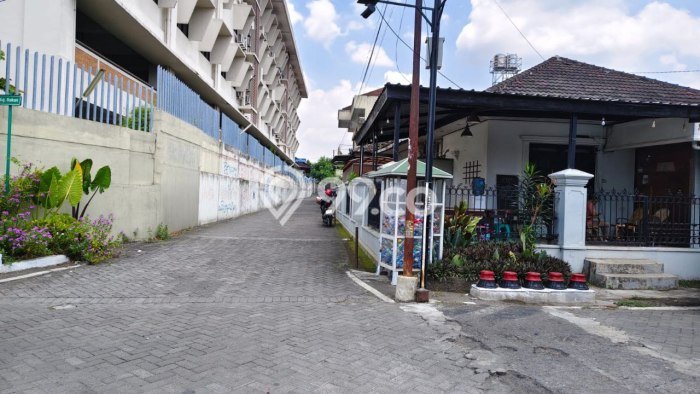 Rumah Luxury Modern Tanpa Renovasi di Caturtunggal Sleman Rumah Luxury Modern Tanpa Renovasi di Caturtunggal Sleman