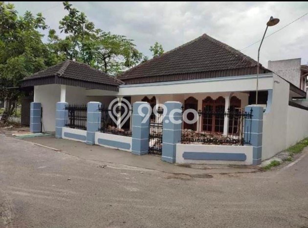 HOT LISTING! Rumah Siap Huni area Laweyan, Luas 315m² LB 250m² HOT LISTING! Rumah Siap Huni area Laweyan, Luas 315m² LB 250m²