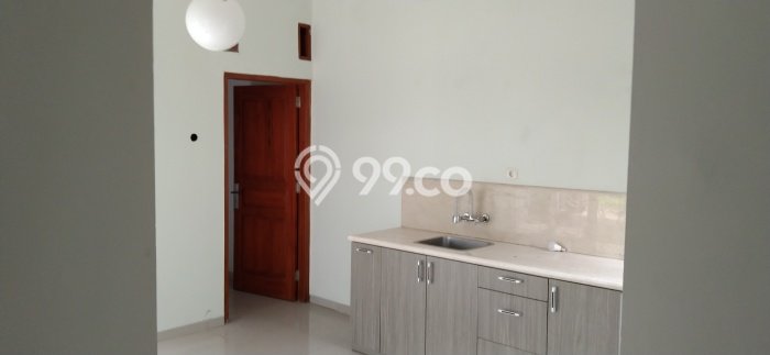 Rumah Premium di Laweyan, 2 KM, Area Tenang, LT 168m² LB 145m² Rumah Premium di Laweyan, 2 KM, Area Tenang, LT 168m² LB 145m²